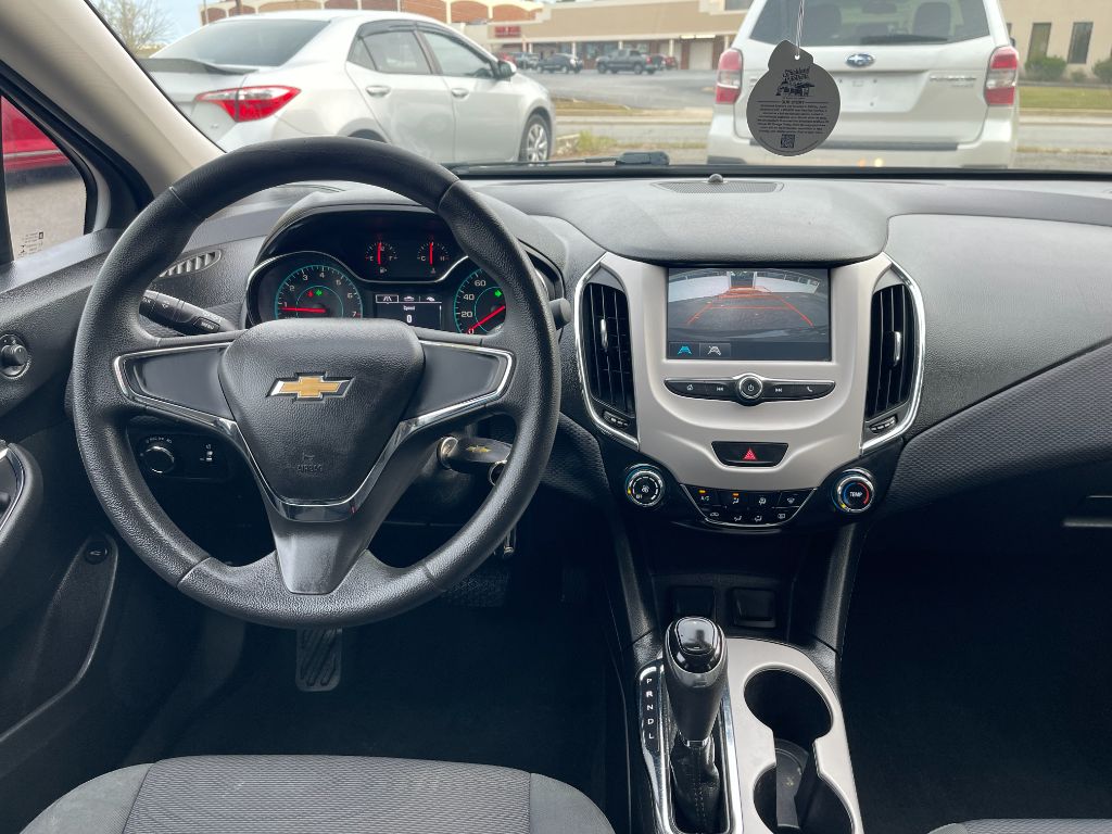 2017 Chevrolet Cruze LS - Photo 18