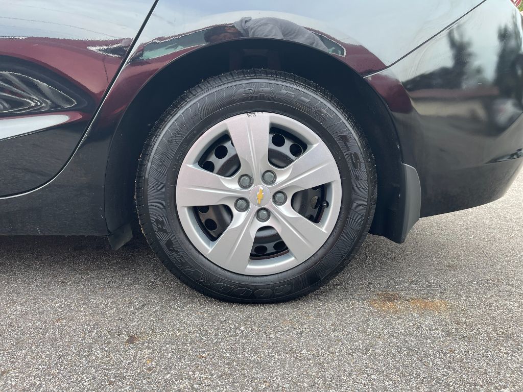 2017 Chevrolet Cruze LS - Photo 22